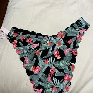 Victoria secret NWT Brazilian scalloped